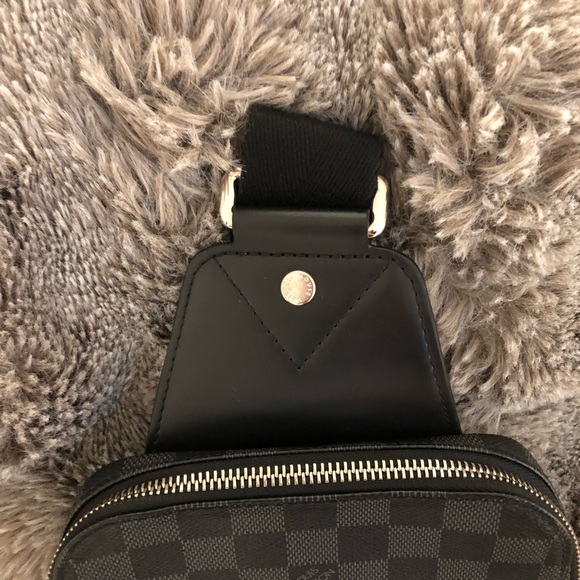 LOUIS VUITTON AVENUE SLINGBAG 10/10 CONDITION - Picture 8 of 10